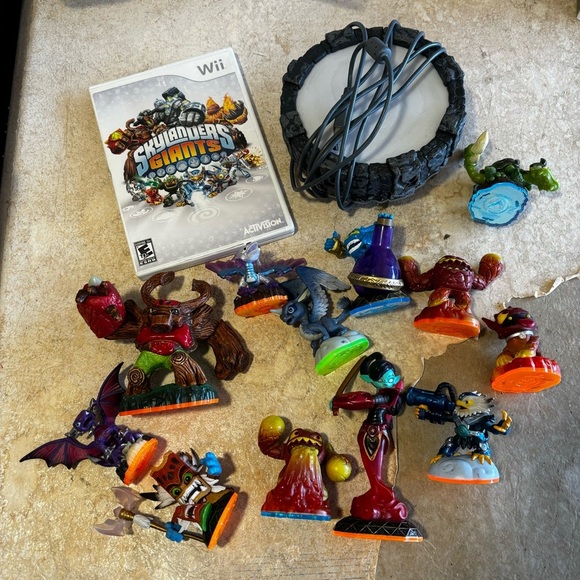 Skylanders Portal and Characters